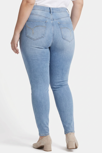 The Curve Jean